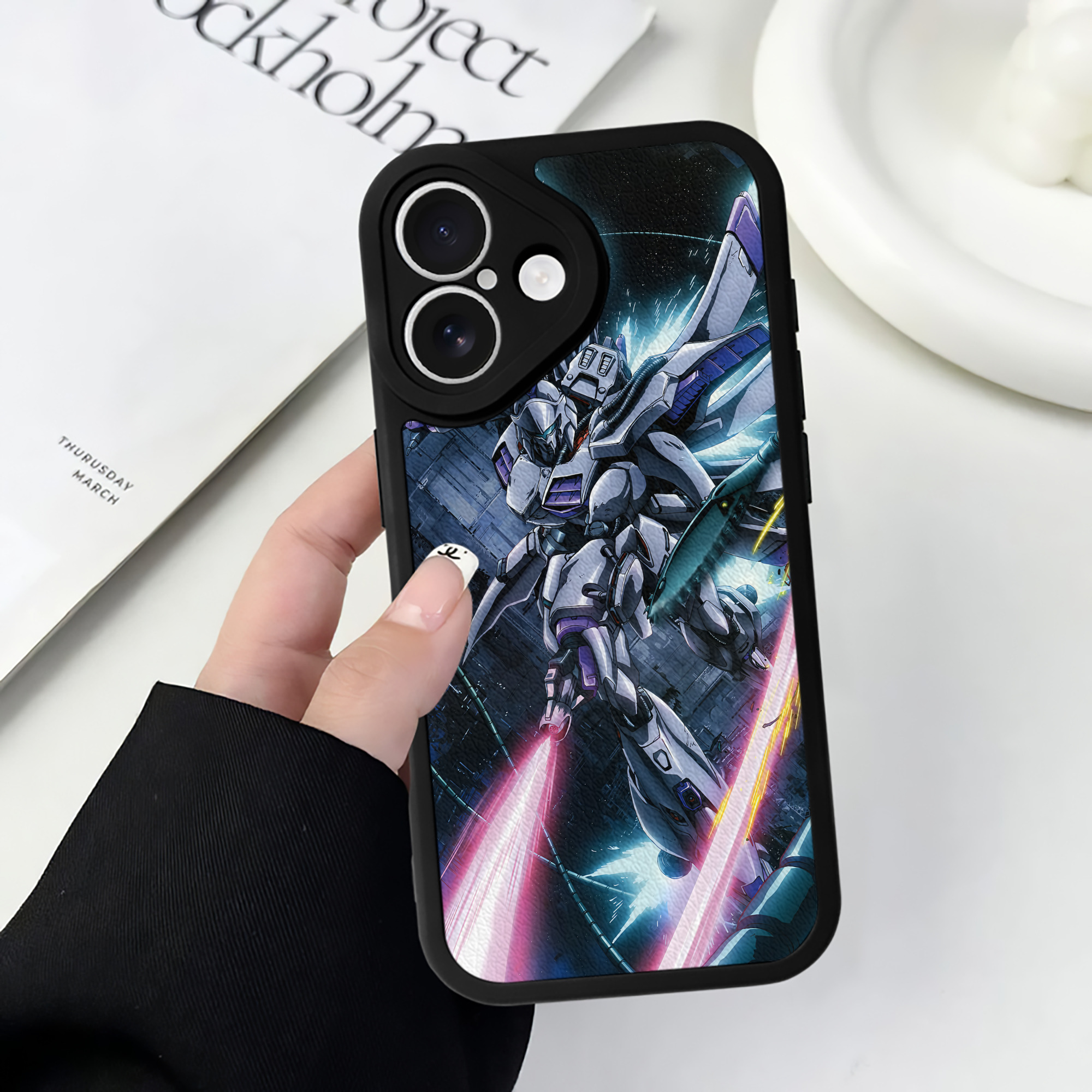 （画像用） 機動戦士ガンダム Mobile Suit Gundam 【iPhone 16シリーズ対応】シリコンスマホケース（レザー調） 材質：シリコン